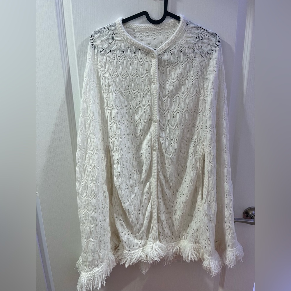 Winter white cozy 1970s shawl size small to medium